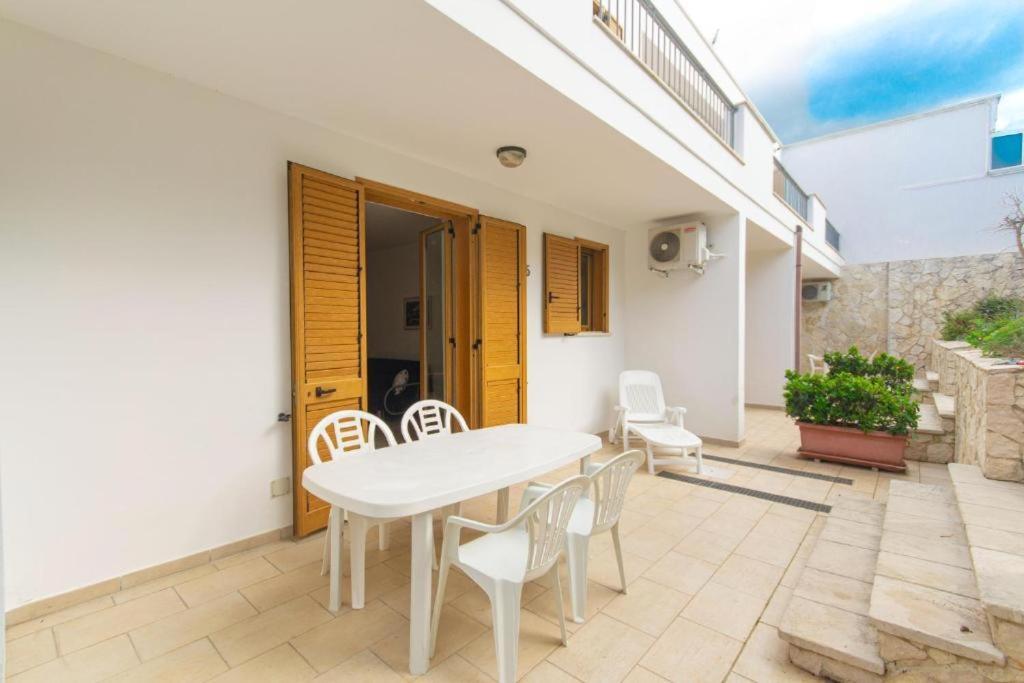 Blue Area Apartments - Fromhometosalento Torre dell'Orso Eksteriør billede